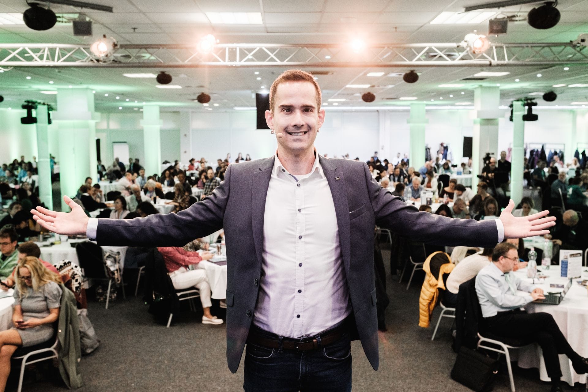 Domán Zsolt előad a DO! marketing rendezvényén